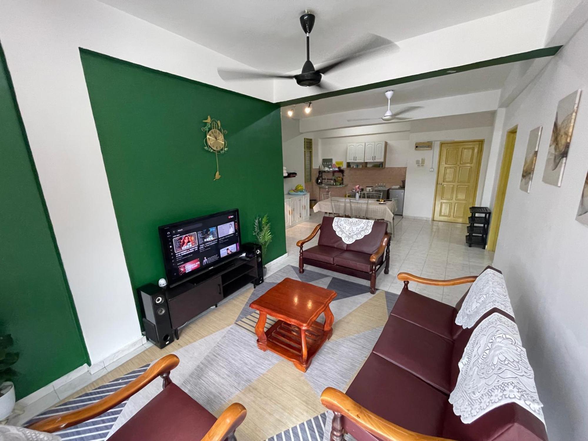 Peaceful Pines 4 Rooms Full Ac & Netflix By Ezyroom Melaka Ayer Keroh Exterior photo