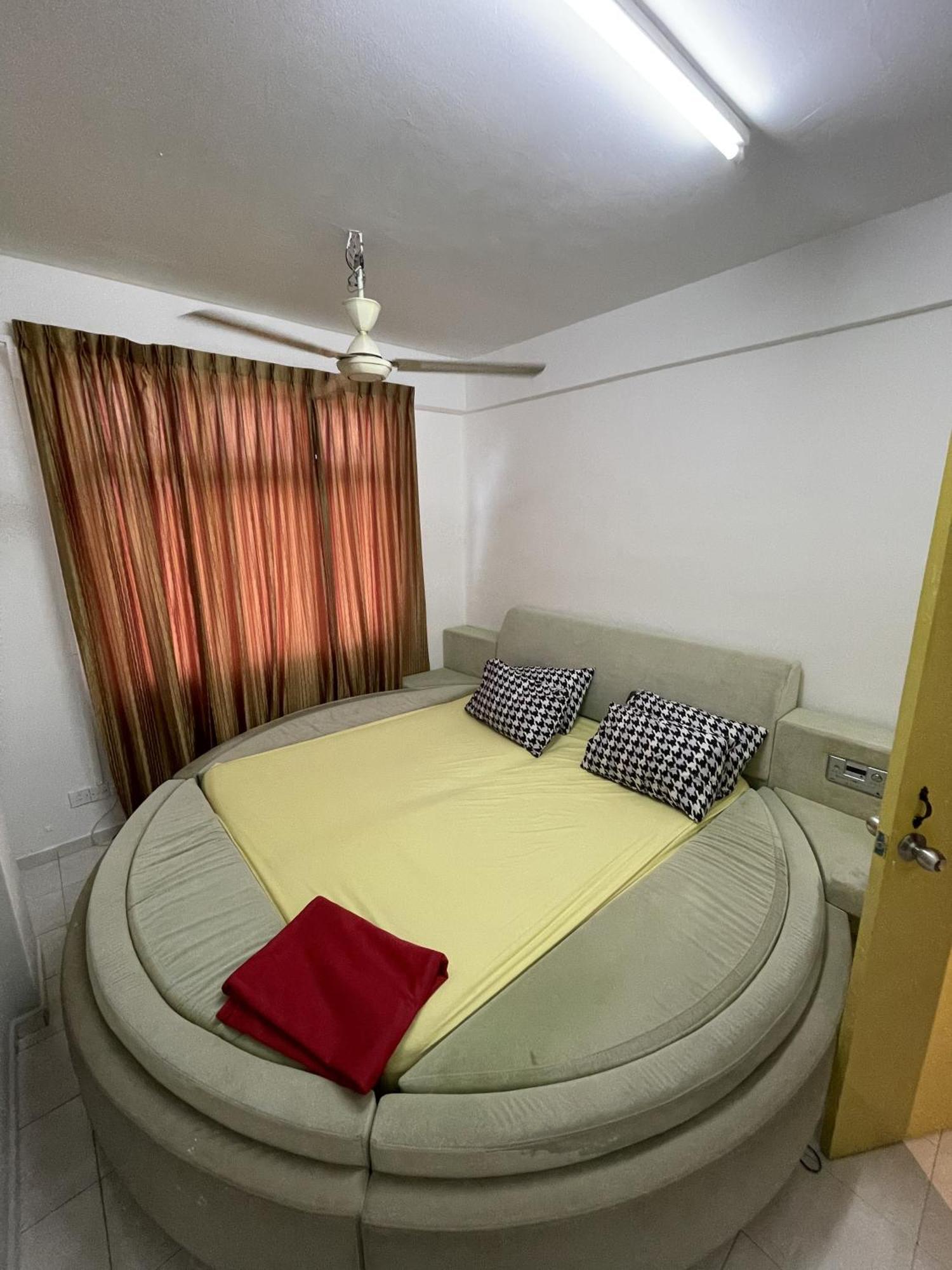 Peaceful Pines 4 Rooms Full Ac & Netflix By Ezyroom Melaka Ayer Keroh Exterior photo